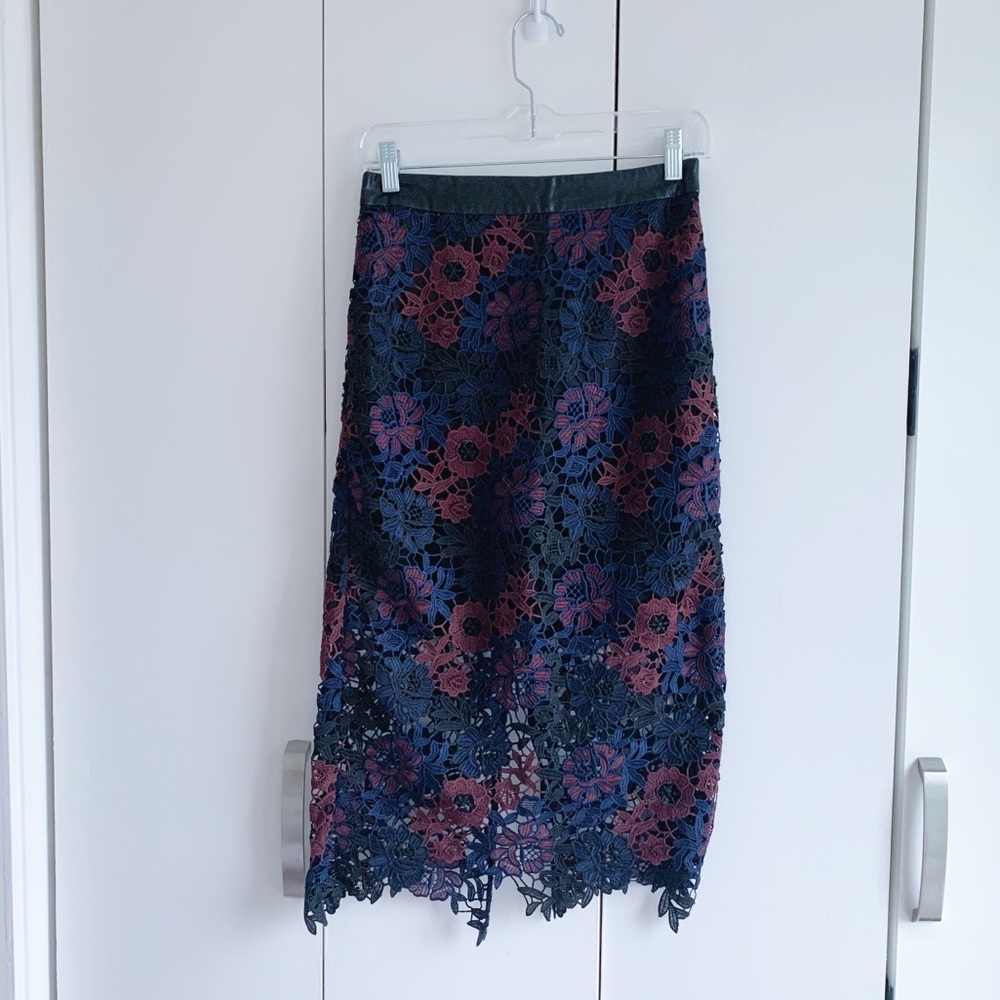 🌺 Floral Laced midi Skirt 🌹